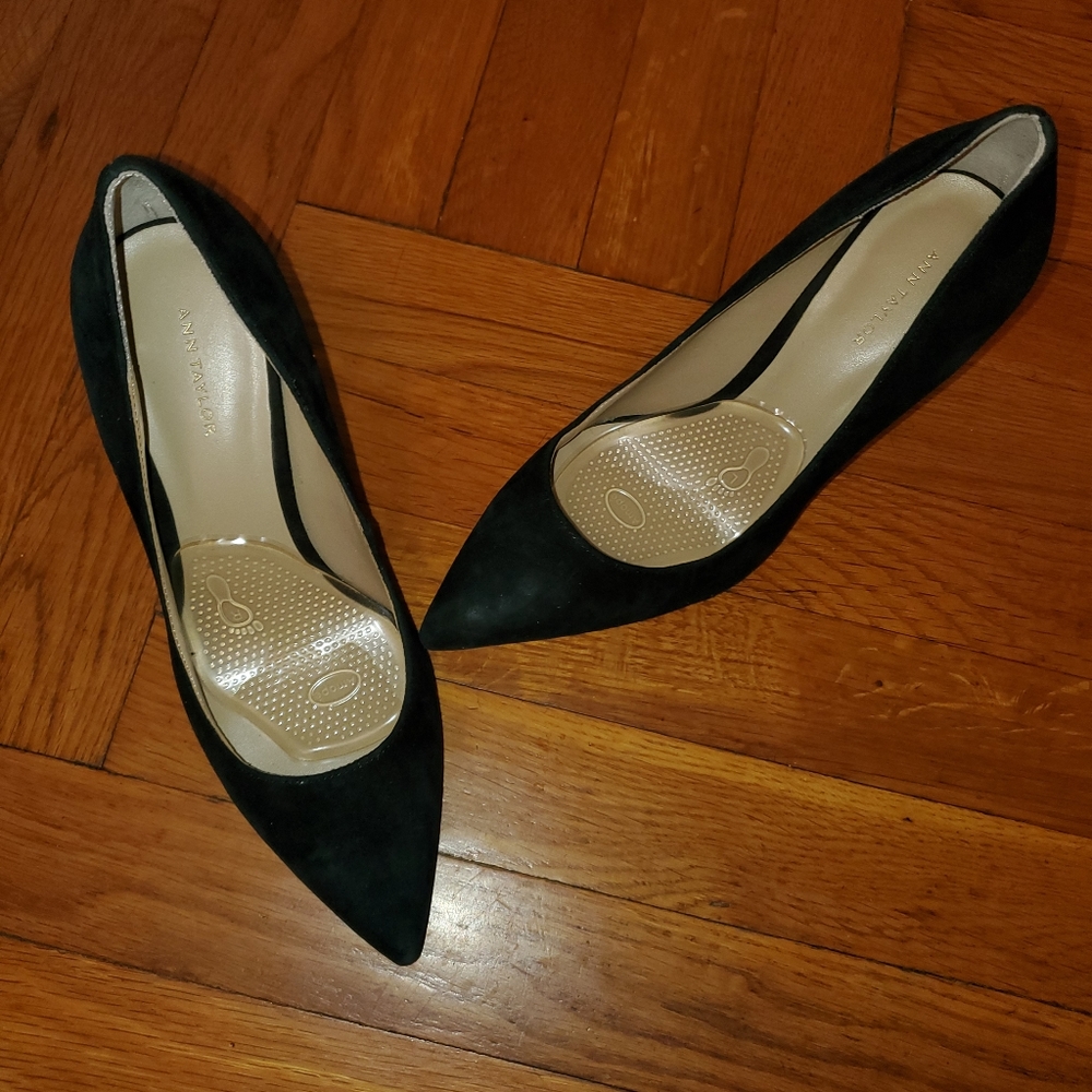 Ann Taylor Black suede dress pumps SEXY